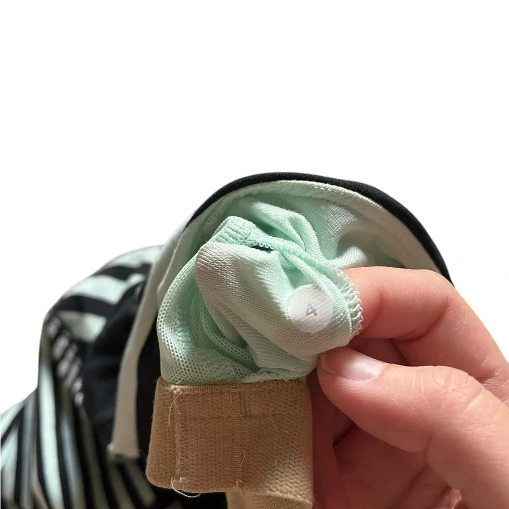 Lululemon Striped Work It Out Tank Women's 4 mint and black‎ Bra Built In Yoga✅